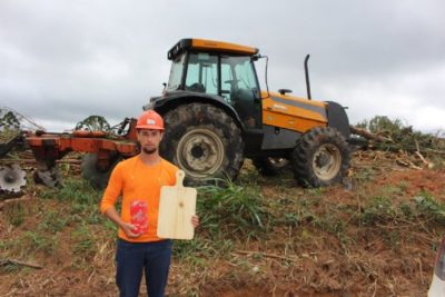 Sguario presenteia seus colaboradores na Páscoa